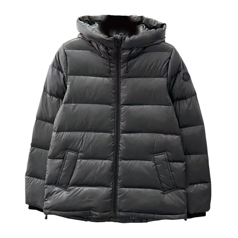 ہڈ کے ساتھ خواتین کی بلیک ڈاؤن جیکٹ